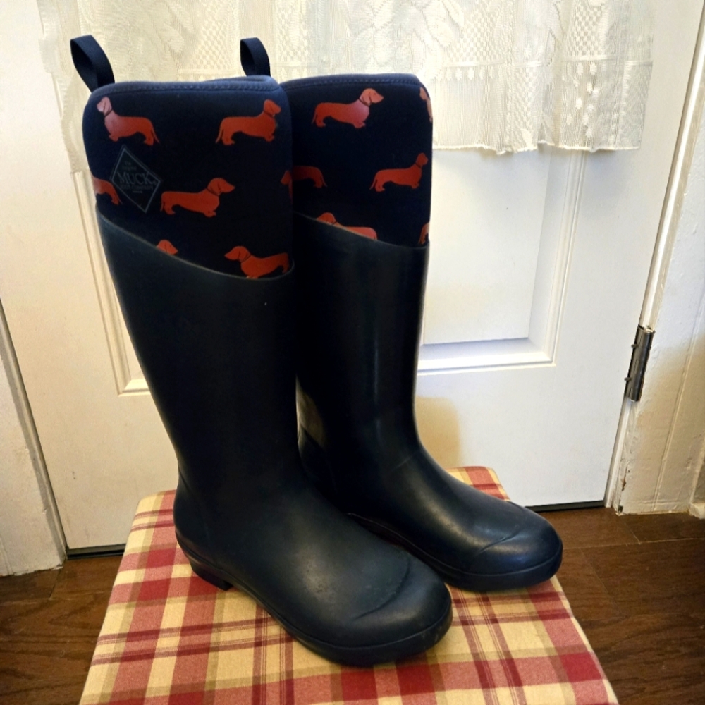 Emily Bond Tremont Willie Tall Muck boot in navy and red, size 7 women's